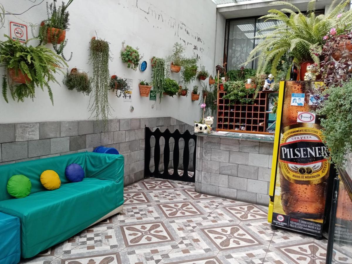 Hostal Sauna Water Palace กีโต ภายนอก รูปภาพ