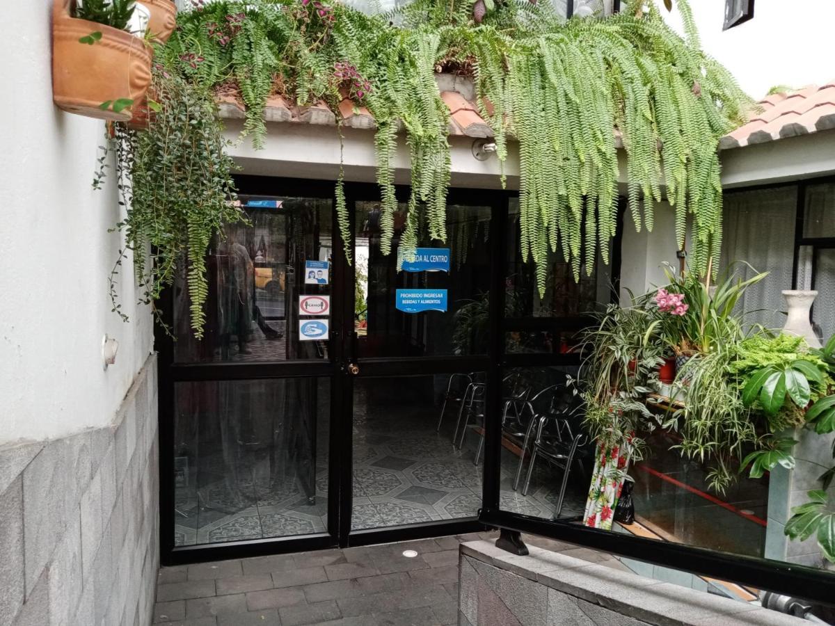 Hostal Sauna Water Palace กีโต ภายนอก รูปภาพ