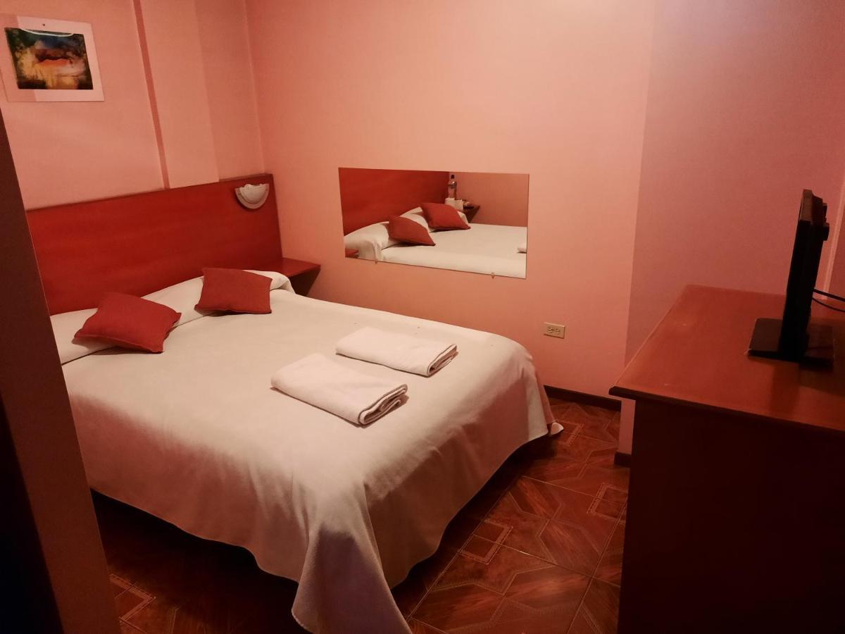 Hostal Sauna Water Palace กีโต ภายนอก รูปภาพ