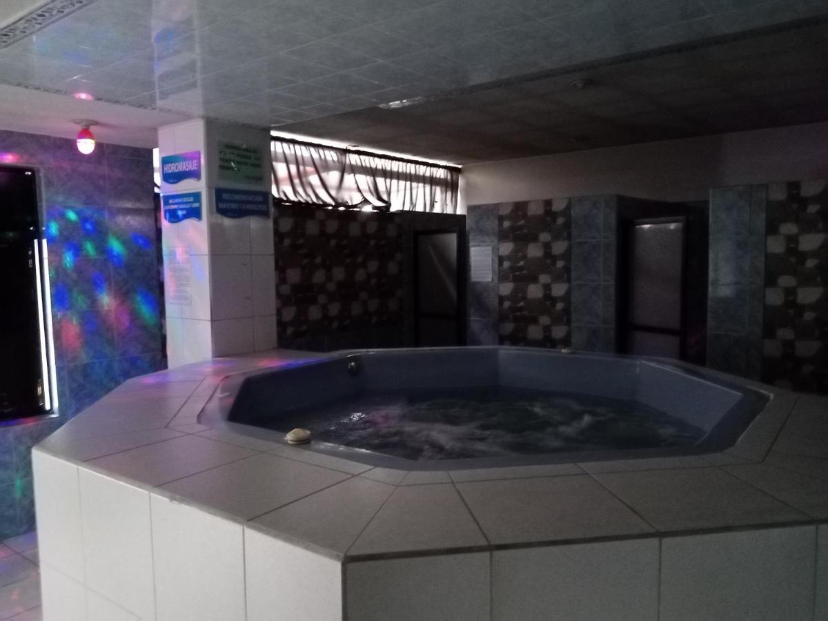 Hostal Sauna Water Palace กีโต ภายนอก รูปภาพ